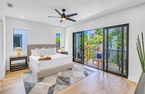 Harbordale House | Townhouse Heated Pool Centrally Located Malibu Key One