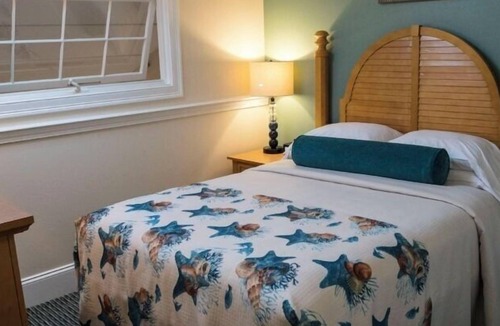 West Yarmouth Resort | Townhouse unit at The Cove Resort just outside Hyannis: Week 28 July