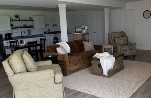 Schuylerville Apartment | Track Season 2027 Newly renovated 1 BR apt. on Horse Farm with beautiful views