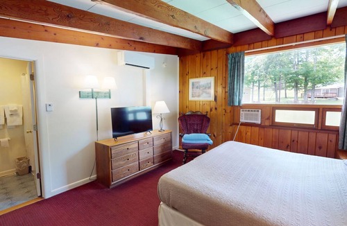 Hamilton Hotel | Tranquil 1-bedroom hotel room in charming Hamilton - #309 Highline