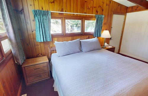Hamilton Hotel | Tranquil 1-bedroom hotel room in charming Hamilton - #309 Highline