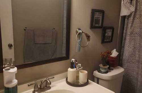 North Miami Bed & Breakfast | Tranquil bed & breakfast with AC in North Miami, BBQ, pool and parking space