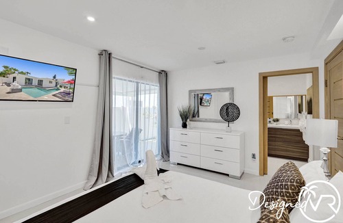 South Lake Villa | Tranquil Bliss Near the Beach Modern 4BR Retreat +