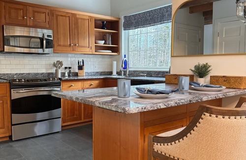 Londonderry Ski Chalet | Tranquil Brookside Retreat with Hot Tub & Firepit