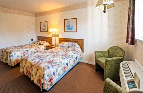 Lewisburg Hotel | Tranquil I-64 Stays | Minutes to Downtown Lewisburg | 2 Units, 2 Full Beds