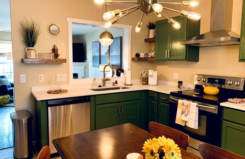 Jacksonville House | Tranquil Mid-Century on Meadow: Joyfully and passionately created to enjoy.