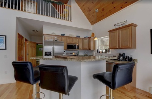 Conway Ski Chalet | Tranquil mountain view home near downtown North Conway Mountain Views. Cable TV.