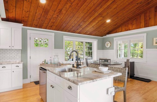 East Dennis House | Tranquil Pond-View Escape in Dennis