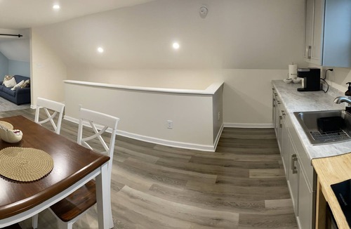 Delmar House | Tranquil Retreat - Comfort and Convenience.