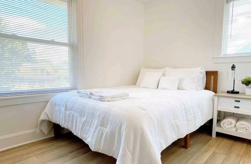 Utica Apartment | Tranquil Urban Haven Stylish 2-BR Apartment