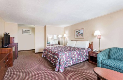 Martinsville Hotel | Travelodge by Wyndham Ridgeway Martinsville Area