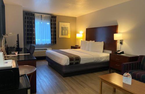 Colonie Hotel | Travelodge Inn & Suites by Wyndham Albany