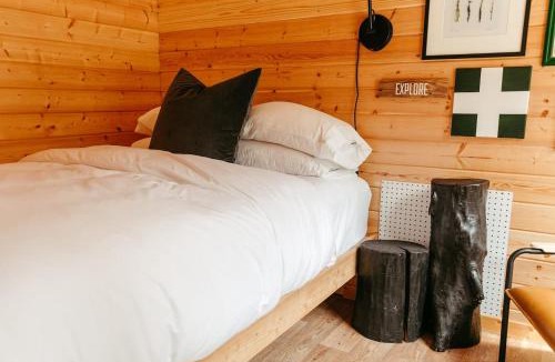 Lakeside House | TREE HAUS Cabin Retreat Sauna, Plunge, Hot Tub