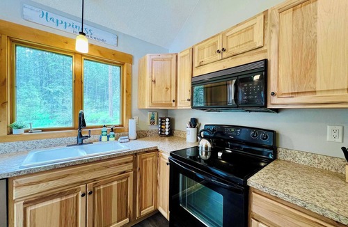 Dayton House | Tree Top Cabin with access to Flathead Lake