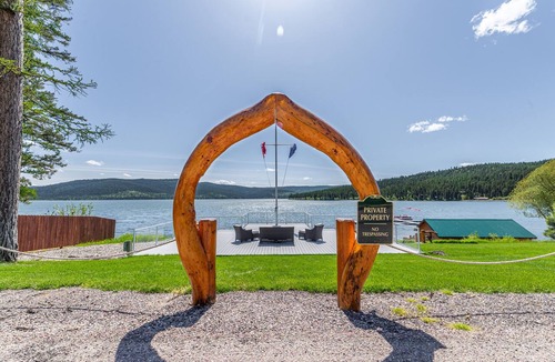 Lake Mary Ronan Apartment | Treehouse-Beautiful Loft Views of Lake Mary Ronan