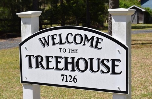 Piney Island House | Treehouse- Fire Pit, Basketball Court, Bikes, Kayaks & Casita w/Game Room