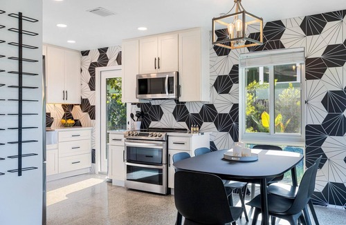 Wilton Manors Villa | Trendy 3-bedroom villa with saltwater pool and yard