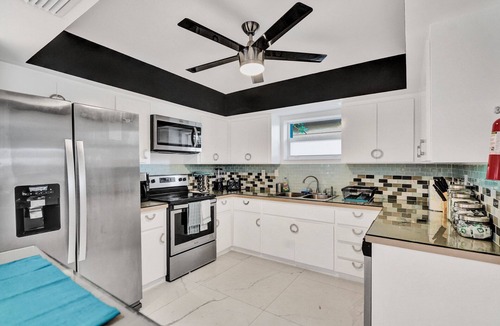 Downtown Hollywood House | Trendy 4 Bedroom House Minutes from the Beach