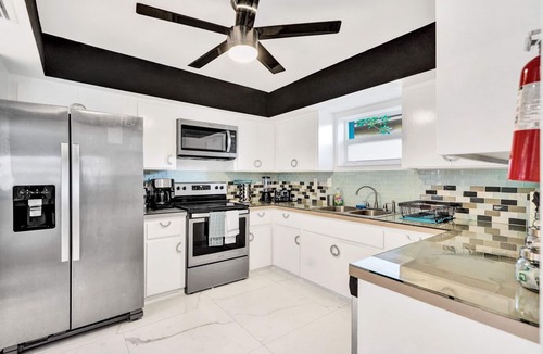 Downtown Hollywood House | Trendy 4 Bedroom House Minutes from the Beach