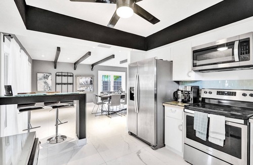 Downtown Hollywood House | Trendy 4 Bedroom House Minutes from the Beach