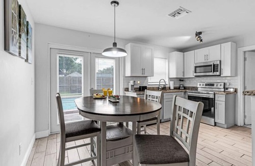 Driftwood House | Trendy Family Home -Heated Pool