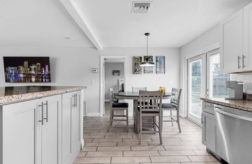 Driftwood House | Trendy Family Home -Heated Pool