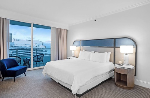 Mid Beach Hotel | Tresor Fontainebleau Ocean North View One Bedroom