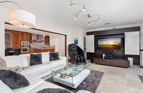 Venetian Islands House | Tropical and Tahitian; Paradise on Venetian!