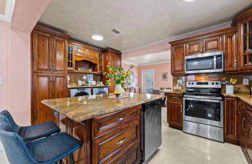 West Little Havana House | Tropical Bay House-Near By Brickell, Wynwood and South Beach