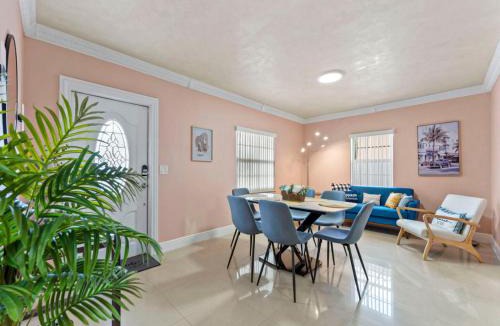 West Little Havana House | Tropical Bay House-Near By Brickell, Wynwood and South Beach