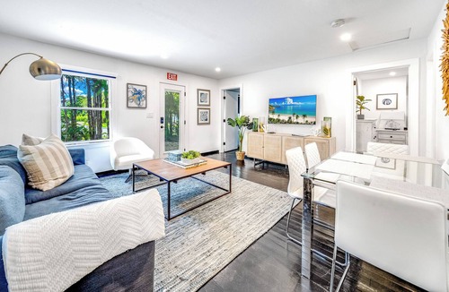 Wilton Manors House | Tropical Bungalow+Walk 2 Wilton Dr+1 Mile 2 Beach!