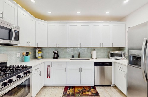Victoria Park House | Tropical Fort Lauderdale Retreat with Heated Pool & Sonos Theater