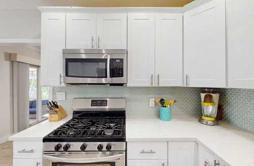 Victoria Park House | Tropical Fort Lauderdale Retreat with Heated Pool & Sonos Theater