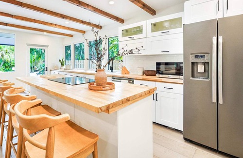 Biscayne Park Villa | Tropical garden Villa w/ pool, game room, fire pit