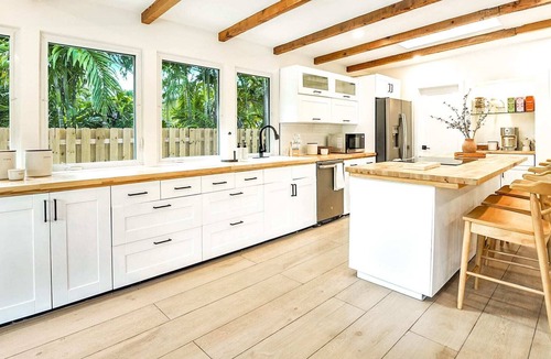 Biscayne Park Villa | Tropical garden Villa w/ pool, game room, fire pit