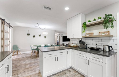 Coral Ridge Isles House | Tropical Grove Pool Villa + 5 Min to Beach