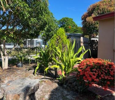 Lantana House | Tropical Home 3 Beds Near Beach, Delray PBI Air