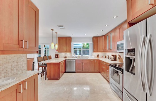 Highland Garden House | Tropical Home Spacious 6 -bedrooms 4 Baths house with private pool