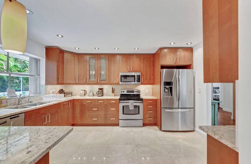 Highland Garden House | Tropical Home Spacious 6 -bedrooms 4 Baths house with private pool