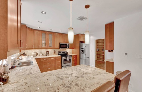 Highland Garden House | Tropical Home Spacious 6 -bedrooms 4 Baths house with private pool