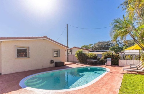 Driftwood House | Tropical Home with Guest house and Private Pool