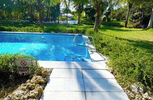 Palmetto Bay House | Tropical Miami Waterfront