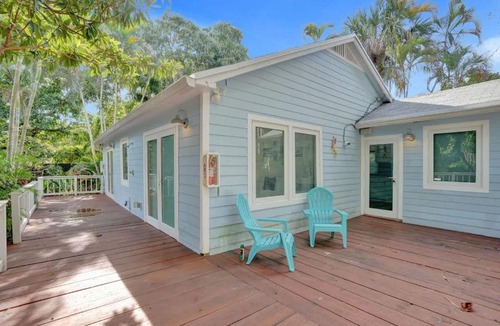 Sailboat Bend House | Tropical Oasis 2BR House w Pool