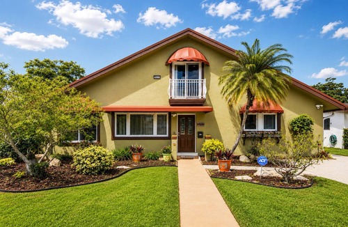 Hollywood Lakes Villa | Tropical Oasis 6BR/4BR Villa Pool & Billiard Room