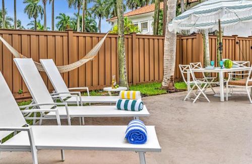 Downtown Hollywood House | Tropical Oasis With heated pool 10 mins airport & 5 mins Beach