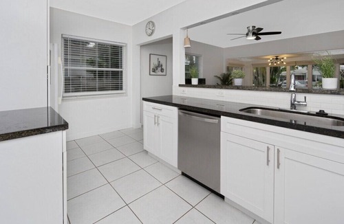 Parkside House | Tropical place near Beach & more Unit #1