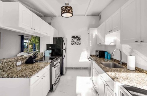 Middle River Terrace House | Tropical Private Pool Home FirePit and Arcades