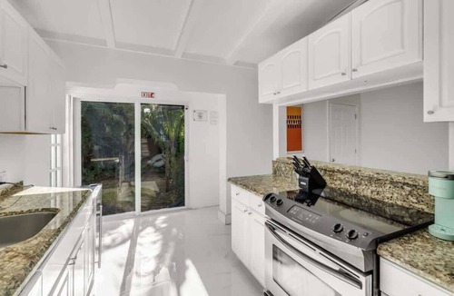 Middle River Terrace House | Tropical Private Pool Home FirePit and Arcades