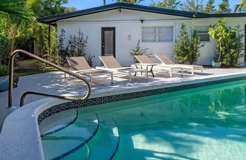 Middle River Terrace House | Tropical Private Pool Home FirePit and Arcades