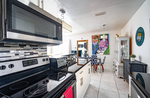 North Miami Beach House | Tropical Retreat. Stunning Home in North Miami Beach.